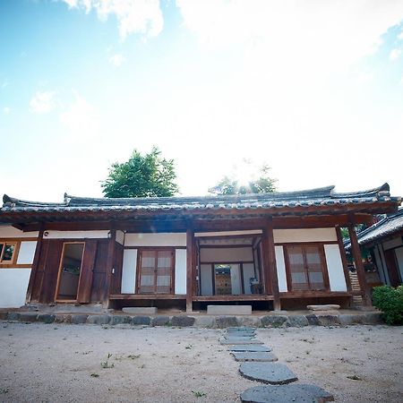 Seoakseowon Hotel Гиеонгджу Екстериор снимка